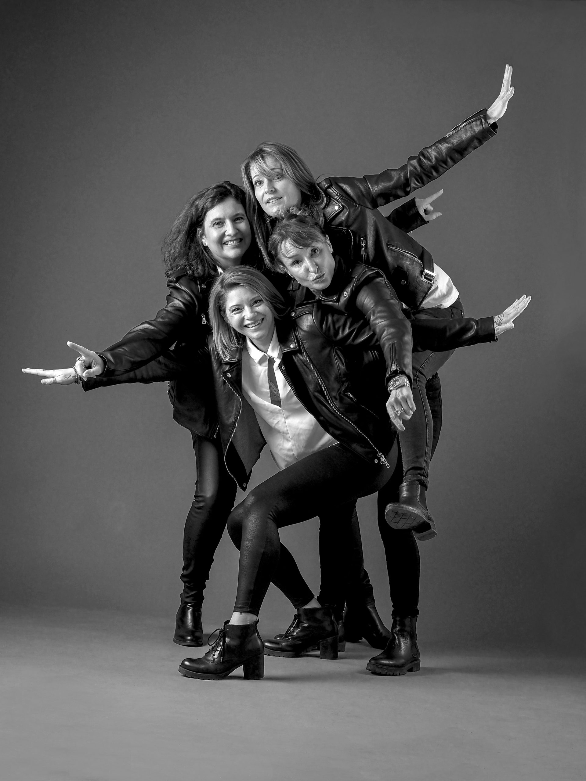 Sensivia-photographe-portraitiste-groupe-entre-amies- Sensivia-photographe-portraitiste-groupe-entre-amies-