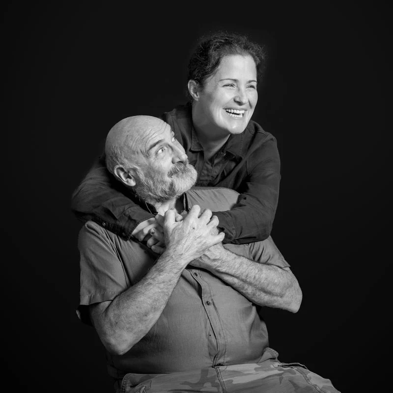 famille nombreuse prise à Aix-en-Provence par un photographe professionnel, lumière naturelle, ambiance chaleureuse.