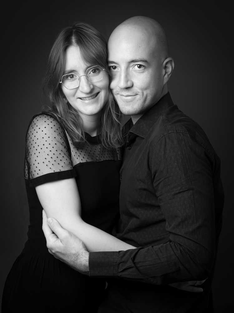 seance-couple-aixenprovence-chez-©SENSIVIA Une séance photo de couple dans l’intimité en studio à Aix-en-Provence